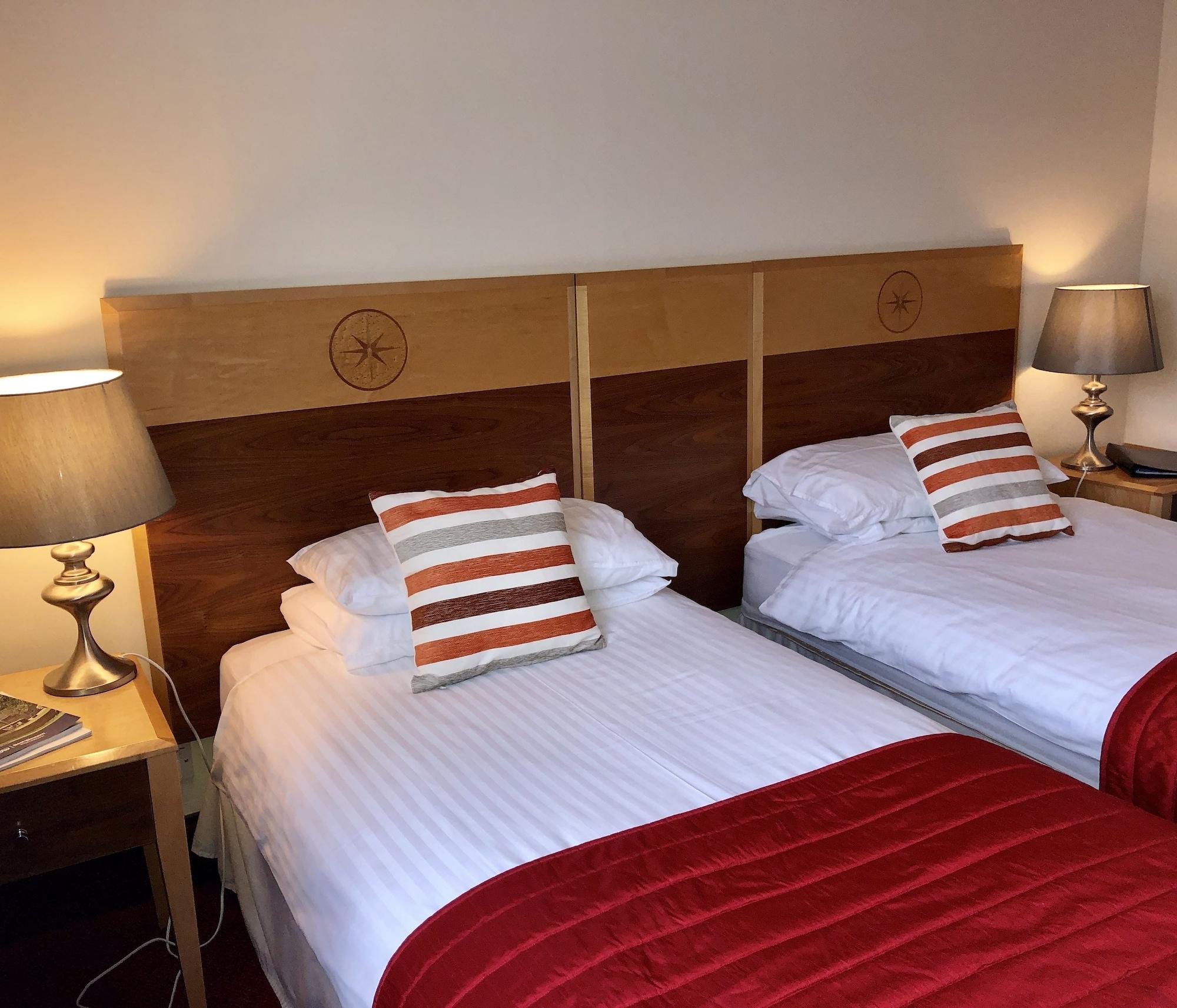 Best Western Compass Inn Tormarton Экстерьер фото