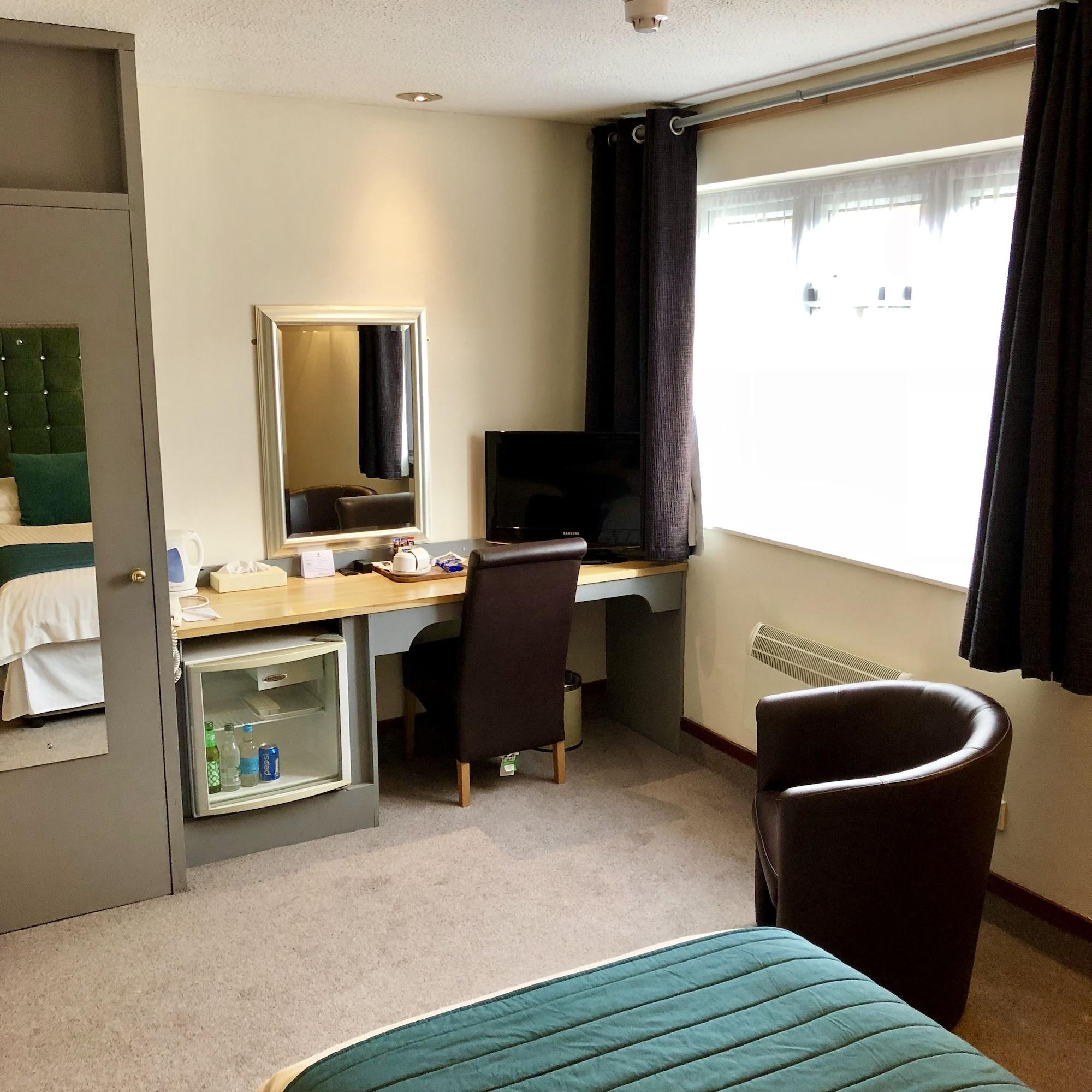 Best Western Compass Inn Tormarton Экстерьер фото