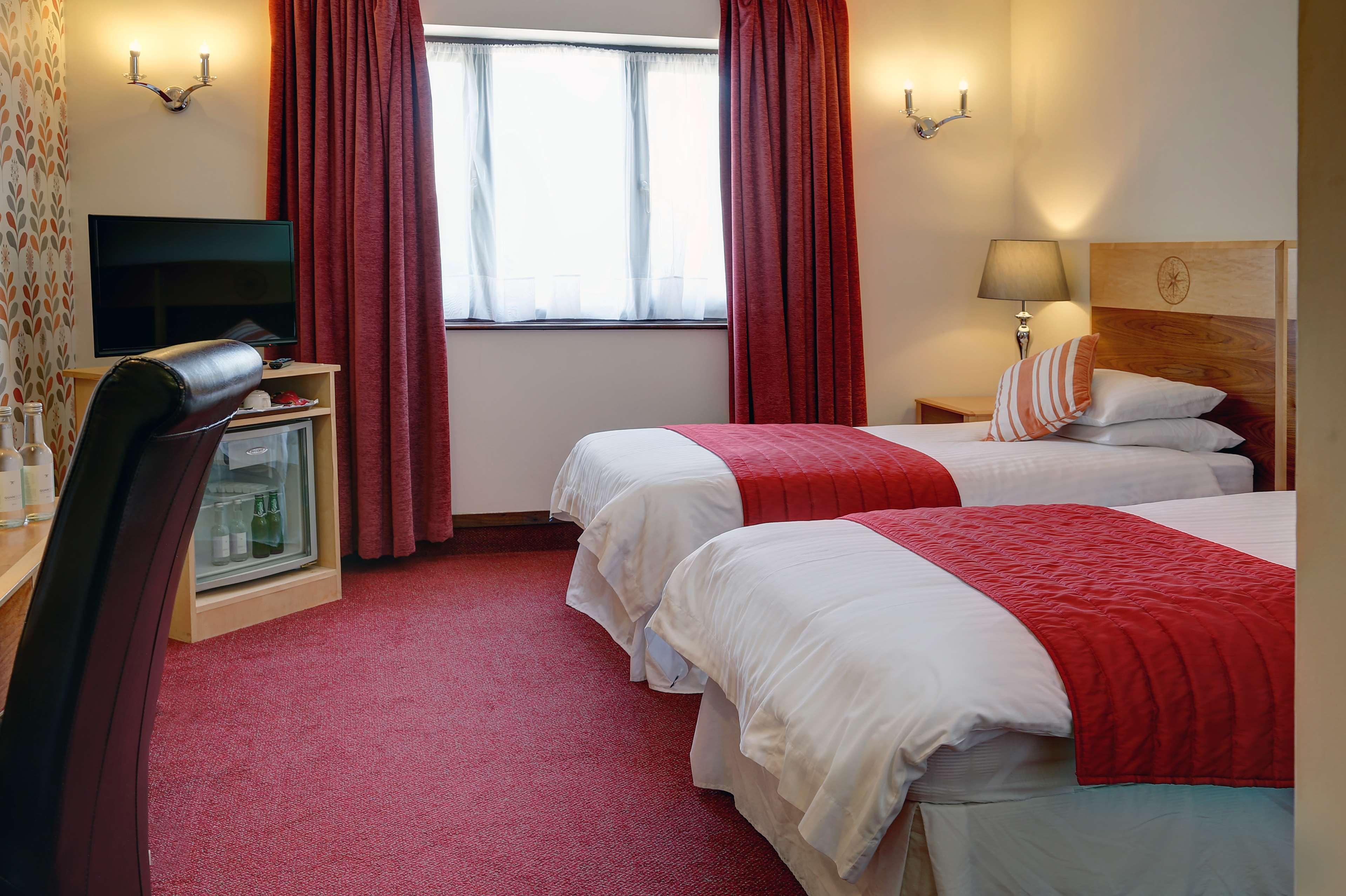 Best Western Compass Inn Tormarton Экстерьер фото