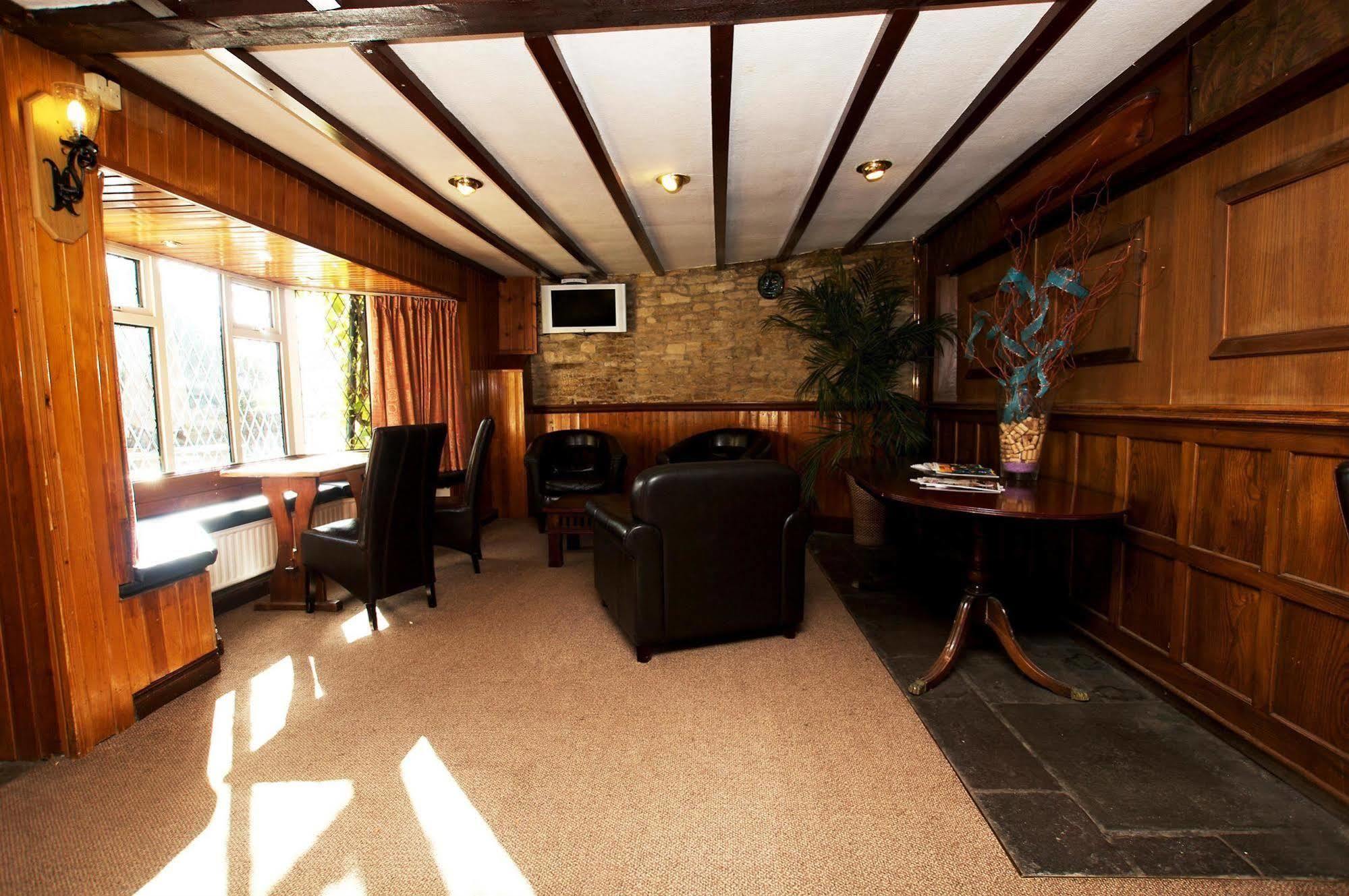 Best Western Compass Inn Tormarton Интерьер фото