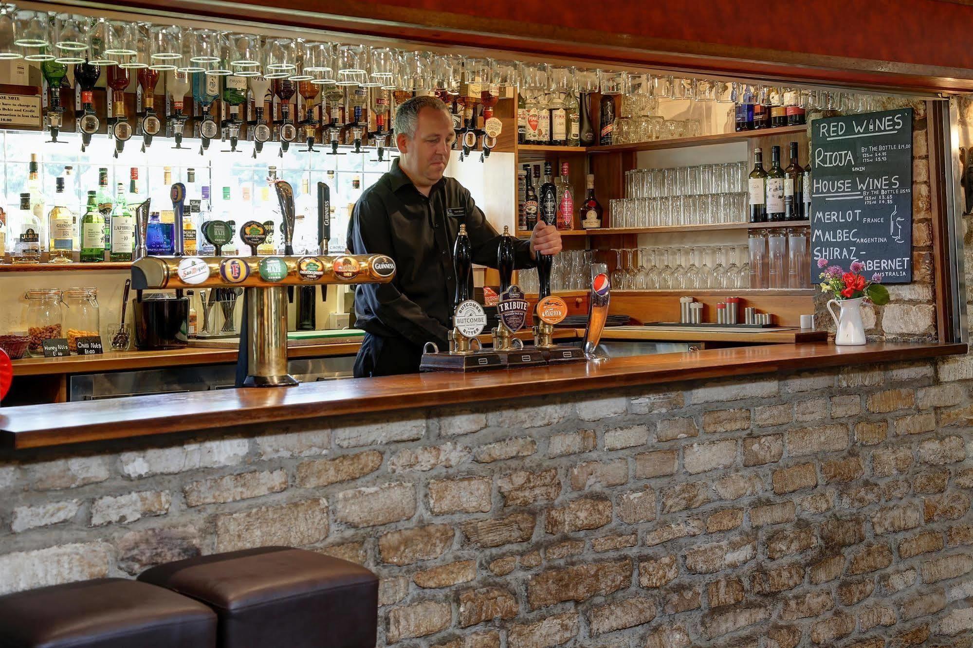 Best Western Compass Inn Tormarton Экстерьер фото